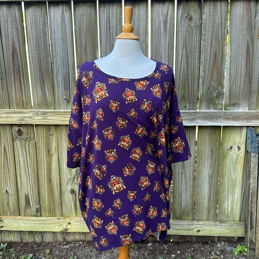 LulaRoe ‘Irma’ high-low top, size 2XL